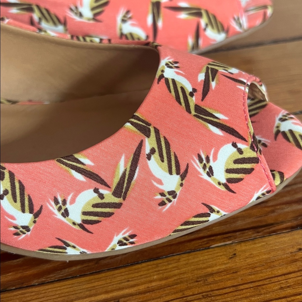 CL by Laundry Home Run Parrots Coral Patterned Peep-Toe Heels - NIB - Size 8 - Picture 3 of 11